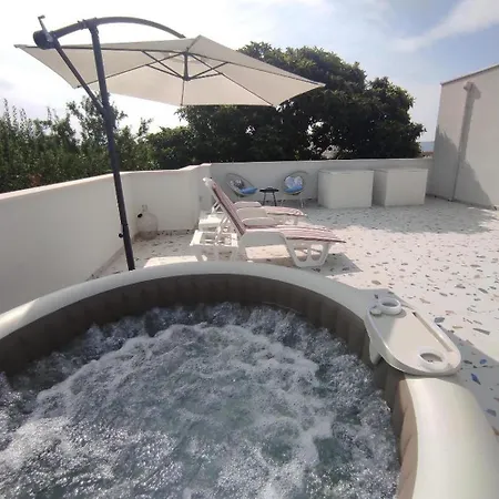 Peaceful House With Jacuzzi And Sea View Holiday home Kastela
